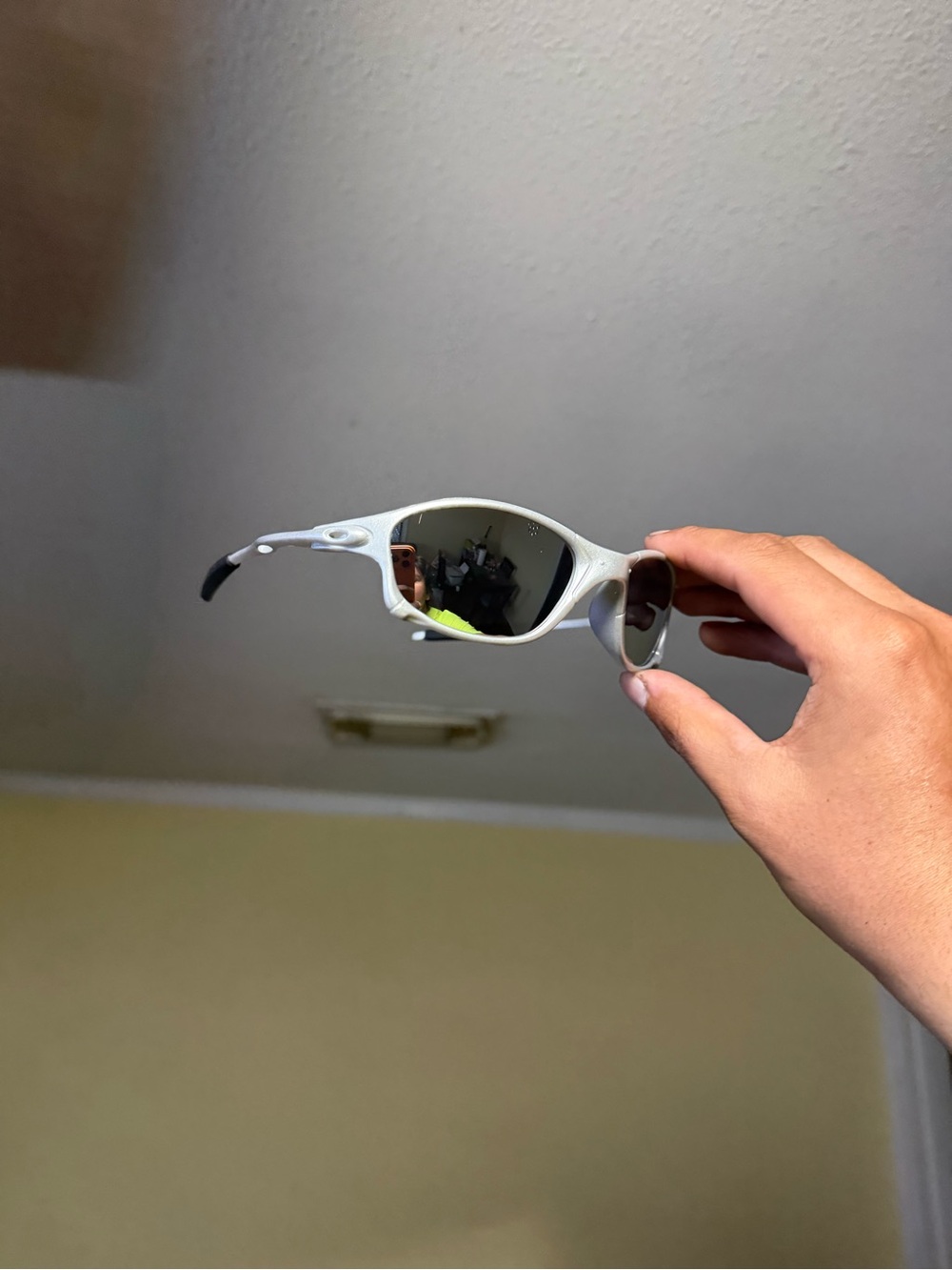 OaksWhite Frame Mirrored Lens Sport Sunglasses o glasssee